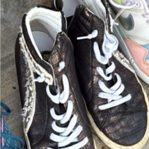 Women's Black Textured Sneakers